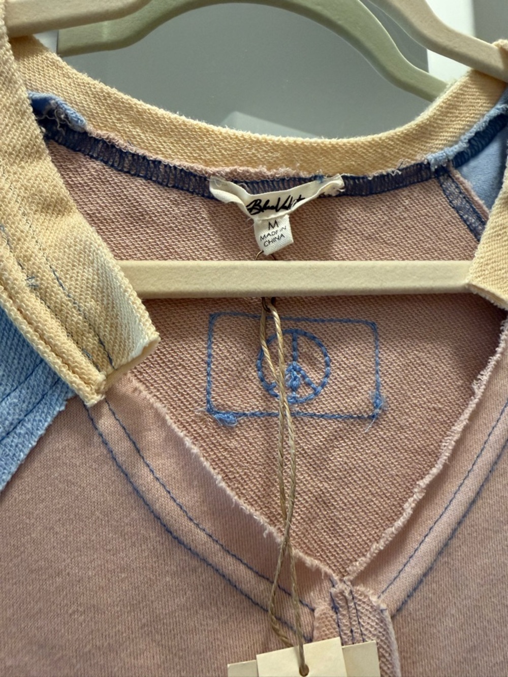 Vintage-Inspired Two-Tone Flower Appliqué Hoodie - Pastel Blue & Dusty Pink - Picture 2 of 3